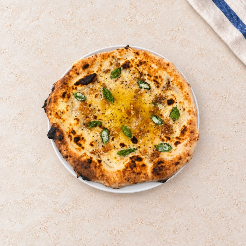 Pizza Mastunicola z bazylią, tartym serem i czarnym pieprzem